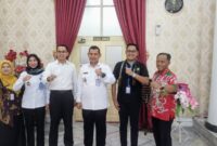 TANPA NARKOBA-Kepala BNN Provinsi Jawa Tengah, Brigjend Pol. Dr. H. Agus Rohmat, S.I.K, S.H, M.Hum diskusi tentang Narkoba dengan Ketua PGSI Demak, Kasat Narkoba Polres Demak, AKP. Tri Cipto Adi Nugroho, Kabiro Hukum Setda Demak, Niken Kendarsih, SH, MH, Camat Demak, H.M Syahri, SH, MM. (Foto Humas).
