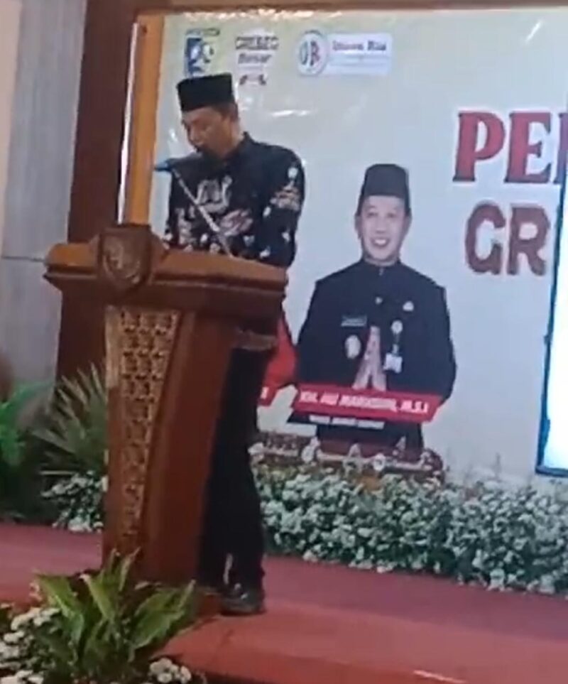 SAMBUTAN-H. Muntohar, owner Diana Ria Enterprise saat memberikan Sambutan