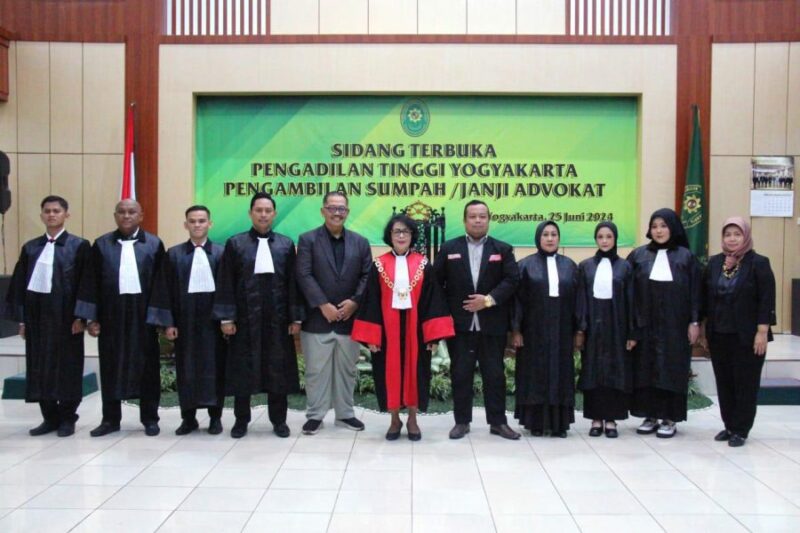 PROFESI ADVOKAT-DPD Persadi Jateng - DIY menyelenggarakan Pendidikan Khusus Profesi Advokat dan Ujian Profesi Advokat (PKPA-UPA) dipimpin oleh Wakil Ketua Pengadilan Tinggi Yogyakarta, Ibu Dr. Ita Sudewi, SH, M.Hum, Selasa (25/6). (Foto Ist).