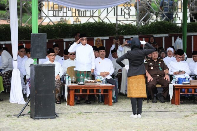 Pj. Gubernur Lampung Ajak Santri Berkontribusi untuk Masa Depan Indonesia