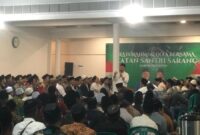 SAMBUTAN-Calon Bupati Demak, H. Edi Sayudi berikan sambutan dalam Silaturahmi dan Do'a Bersama ikatan santri Sarang Kabupaten Demak, Rabu (6/11). (Foto Ist).