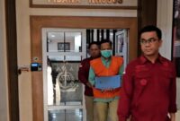 Mantan Pj Bupati Cilacap periode 2003–2004, Awaluddin Muuri (AM) ditahan Tim penyidik Pidsus Kejati Jateng kasus dugaan korupsi pembelian aset BUMD PT Cilacap Segara Artha (CSA) yang merugikan keuangan negara hingga Rp237 miliar
