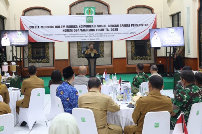 Gubernur Banten Andra Soni menghadiri coffee morning dalam rangka Komunikasi Sosial dengan Aparat Pemerintah bertema Sinergitas TNI AD dengan Lembaga Kementerian (LK) dan Lembaga Pemerintah Non Kementerian (LPNK), Kota Serang, Selasa (14/10/2025).