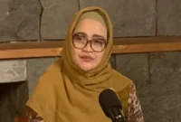 Sekretaris Daerah Daerah Istimewa Yogyakarta, Ni Made Dwipanti Indrayanti, bicara dalam Diskusi Publik Inovokasia 2025 di Sekolah Vokasi Universitas Gadjah Mada (UGM), Selasa (23/9/2025). (Dok Pemda DIY)
