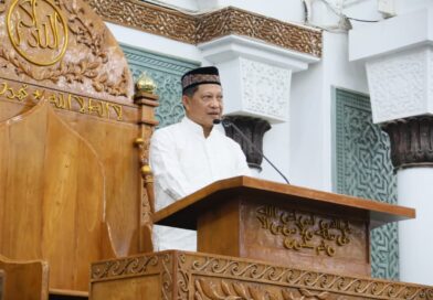 Kasatgas Tito Laksanakan Salat Subuh Berjamaah dan Salurkan Bantuan kepada Masyarakat Banda Aceh