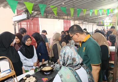 Pendatang Baru, Pedagang Mpek-Mpek Jambi Catat Penjualan Lumayan di Pasar Sore Kauman
