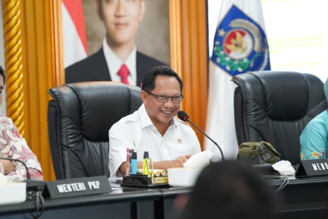 Mendagri Tito Karnavian Ajak Kepala Daerah Manfaatkan Program Tiga Juta Rumah untuk Sejahterakan Rakyat