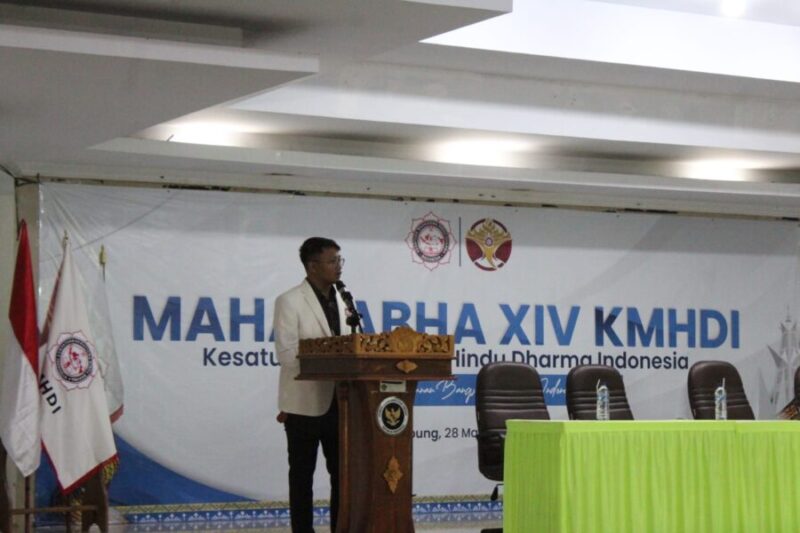 Ketua Umum PP KMHDI, I Wayan Darmawan, menyampaikan sambutan pembukaan Kongres Nasional Mahasabha XIV di Bandar Lampung, Minggu (29/3/2026). (Dok Panitia)
