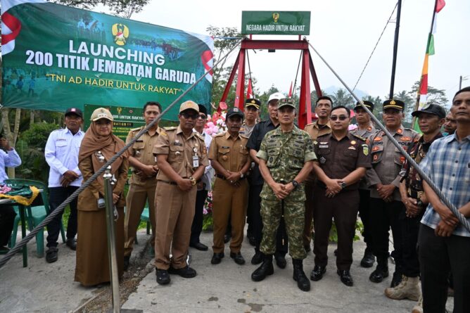 Dandim 0707/Wonosobo Resmikan Jembatan Gantung Garuda di Desa Sindupaten