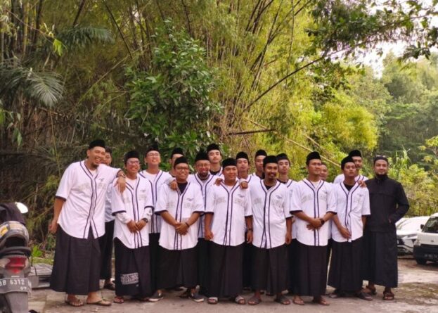 YKHC Padukan Hadroh dan Musik Modern, Salawat Kunto Aji Viral di Media Sosial