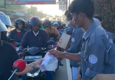 Mahasiswa Teknik Industri UWM Gelar Aksi Berbagi Takjil di Banyuraden Sleman