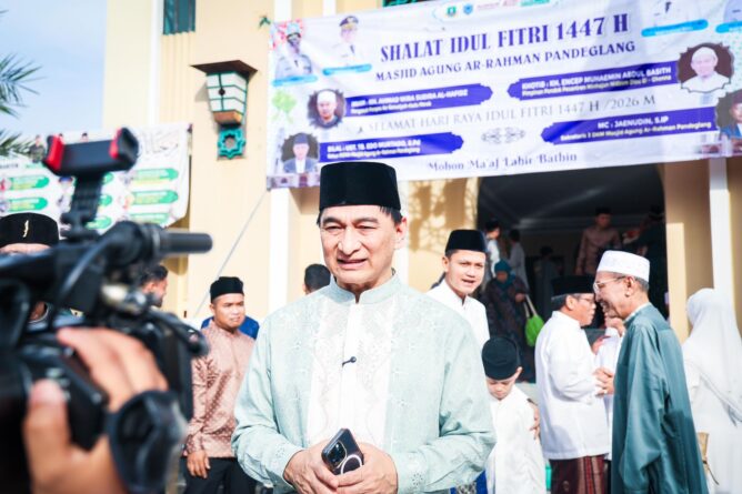 Suasana Hangat Idulfitri, Wagub Dimyati Berbaur dengan Masyarakat Pandeglang Suasana Hangat Idulfitri, Wagub Dimyati Berbaur dengan Masyarakat Pandeglang