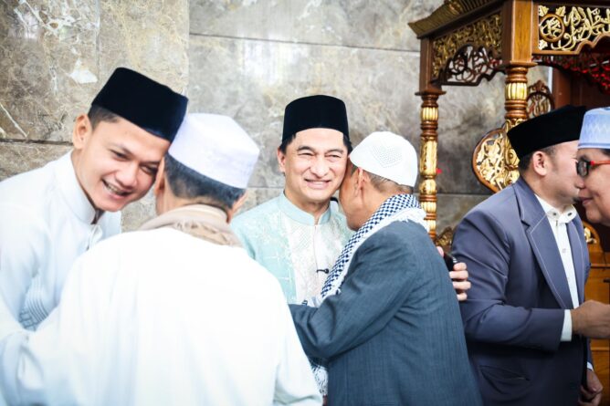 Momen Lebaran di Pandeglang, Lansia Doakan Wagub Dimyati Tetap Sehat Memimpin Momen Lebaran di Pandeglang, Lansia Doakan Wagub Dimyati Tetap Sehat Memimpin