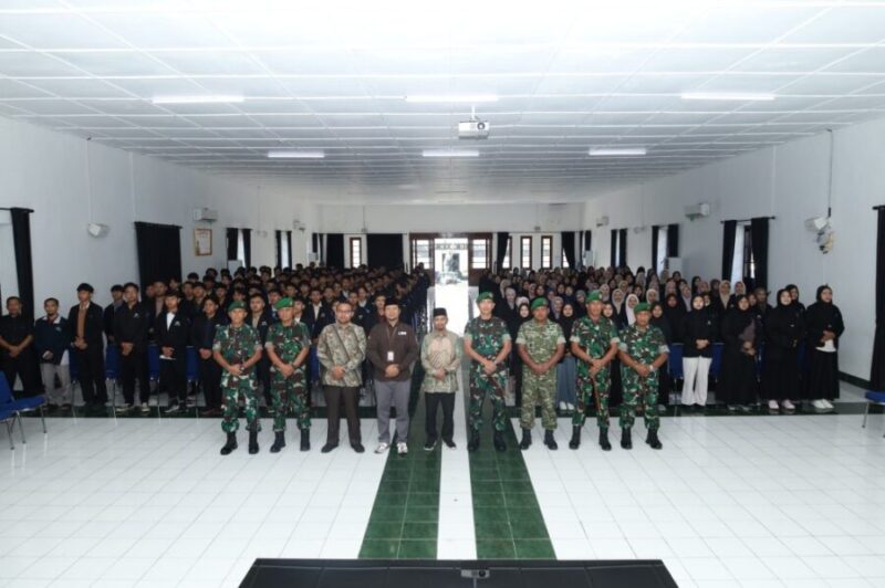 Kegiatan pembinaan karakter berbasis bela negara. 224 mahasiswa Unires dari berbagai fakultas dan Resimen Induk Daerah Militer (Rindam) IV/Diponegoro.(DOK UNIRES UMY)