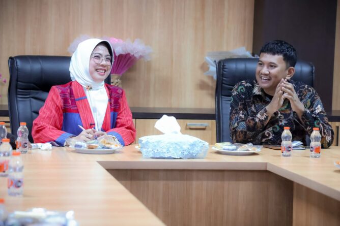 Tinawati Andra Soni Apresiasi Generasi Muda yang Aktif Memajukan Provinsi Banten Tinawati Andra Soni Apresiasi Generasi Muda yang Aktif Memajukan Provinsi Banten
