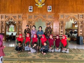 Anak PAUD di Condongcatur Dikenalkan Lingkungan Pemerintahan dan Budaya Jawa Anak PAUD di Condongcatur Dikenalkan Lingkungan Pemerintahan dan Budaya Jawa