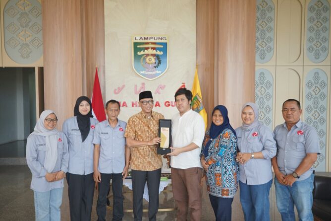 Gubernur Rahmat Mirzani Djausal Menerima Kunjungan Manajemen Kantor Berita RMOL Lampung, Jalin Komunikasi dengan Kalangan Pers untuk Kemajuan dan Menumbuhkan Kecintaan Generasi Muda terhadap Tanah Kelahirannya