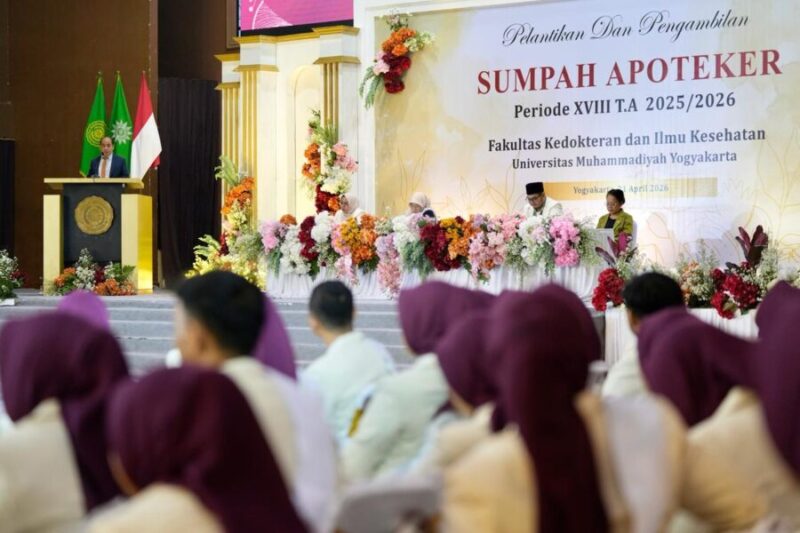Wakil Rektor Bidang Pendidikan dan Kemahasiswaan UMY, Prof. Dr. Zuly Qodir, M.Ag. saat memberikan sambutan dalam acara Sumpah Apoteker Periode XVIII UMY