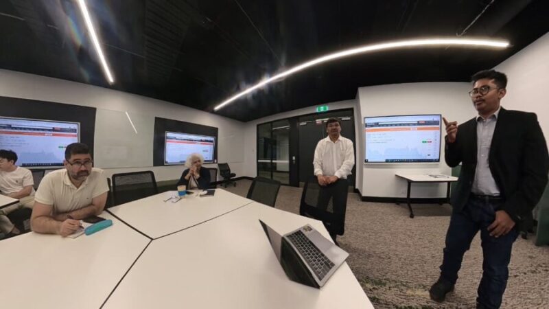 Dosen FEB UMY saat menjadi guest lecture di Charles Darwin University Australia.