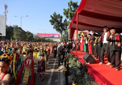 Wali Kota Bekasi Dorong Generasi Muda Lestarikan Budaya Lewat Tari Kolosal Hari Tari Sedunia