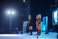 Menteri Ekonomi Kreatif, Teuku Riefky Harsya, memberi sambutan dalam malam resepsi perayaan HUT Banda Aceh bersamaan dengan penutupan rangkaian Banda Aceh Experience City Expo 2026 di Lapangan Blang Padang, Banda Aceh, Rabu (22/4/2026).