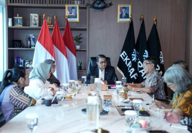 Menteri Ekraf Dukung Buku ‘Mode Indonesia’ sebagai Referensi Fesyen Nasional