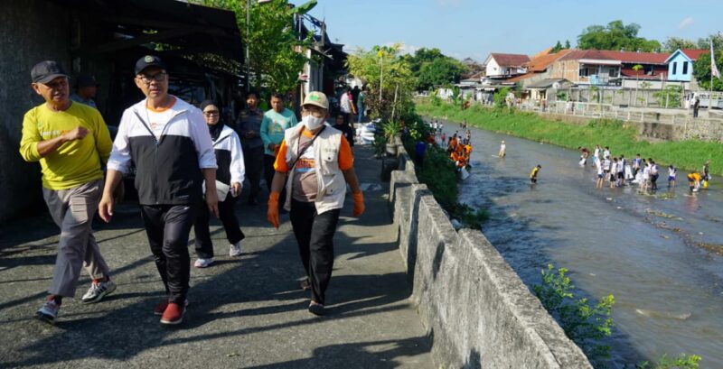 Pemkot Yogyakarta dan Muhammadiyah Bersihkan Sungai Code, Dorong Perubahan Perilaku Warga Pemkot Yogyakarta dan Muhammadiyah Bersihkan Sungai Code, Dorong Perubahan Perilaku Warga
