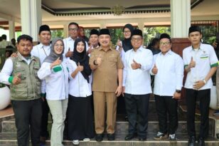 Bersama Baznas Salurkan Zakat Plh Wali Kota Bekasi : Zakat Miliki Peran Strategis Meningkatkan Kesejahteraan Masyarakat
