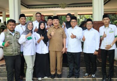 Bersama Baznas Salurkan Zakat Plh Wali Kota Bekasi : Zakat Miliki Peran Strategis Meningkatkan Kesejahteraan Masyarakat