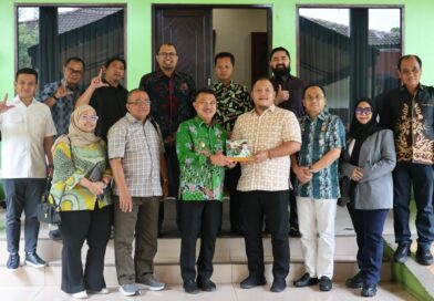 Terima Kunjungan DPRD Kota Banjarbaru Plh Wali Kota Harris Bobihoe Bahas Peningkatan PAD