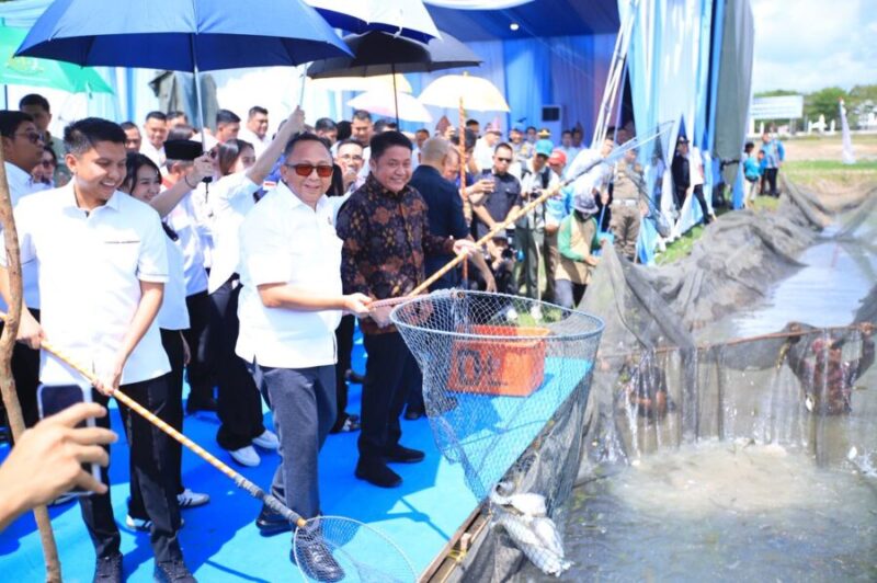 Panen raya ikan menjadi simbol dukungan pemerintah terhadap penguatan sektor perikanan dan peningkatan kesejahteraan masyarakat.