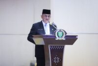 Sekda Sumsel Edward Candra menyampaikan pidato penjelasan eksekutif di podium ruang sidang utama DPRD Provinsi Sumsel terkait laporan pertanggungjawaban pelaksanaan APBD Tahun Anggaran 2025.