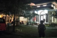Penggeledahan polisi di sebuah rumah di kawasan Sentul, Kabupaten Bogor, Kamis (9/7/2026) dini hari. 