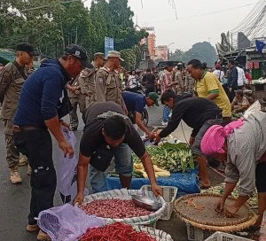 Disdagperin Bersama Tim Gabungan Kota Bekasi Laksanakan Penertiban PKL di Area Jl. Juanda Bekasi Timur