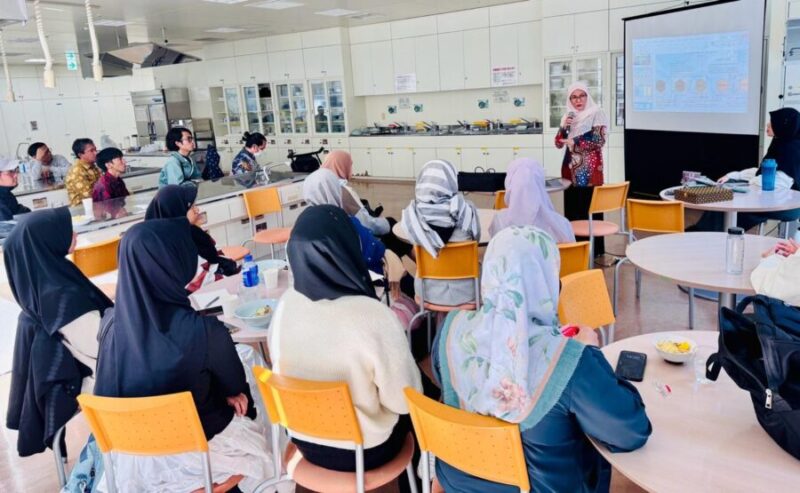 Foto pengabdian dosen UMY kepada komunitas muslim di Hokkaido, Jepang