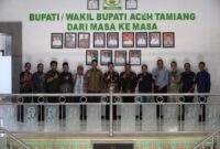 Abdul Harris Bobihoe bersama jajaran Pemerintah Kota Bekasi dan Pemerintah Kabupaten Aceh Tamiang berfoto bersama saat kunjungan kerja di Kantor Bupati Aceh Tamiang