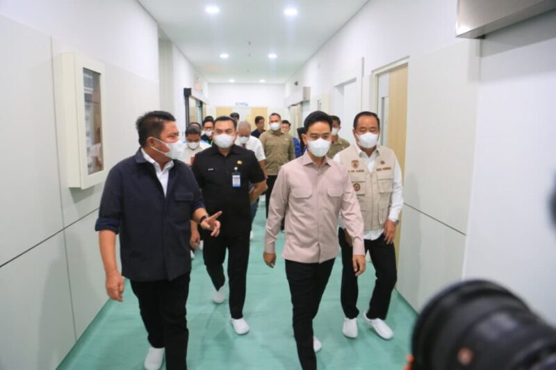 Wakil Presiden RI didampingi Gubernur Sumatera Selatan dan Wakil Gubernur Cik Ujang meninjau pelayanan BPJS Kesehatan di RSUD Siti Fatimah Palembang