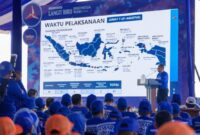 Ossy Dermawan, memaparkan peta sebaran dan jadwal pelaksanaan gerakan saat memberikan sambutan di hadapan para kader Partai Demokrat