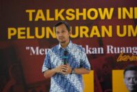 Foto Sekretaris UMY, Dr. Bachtiar Kurniawan saat menyampaikan sambutan dalam acara Talkshow Inklusivitas dan Launching UMY Magz ke-7 di public space Perpustakaan UMY