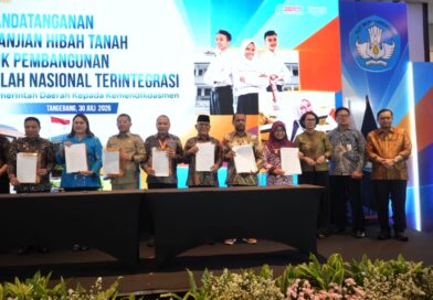 Bupati Dewi Tandatangani BAST, Pembangunan SNT di Pandeglang Siap Dimulai 2026 Bupati Dewi Tandatangani BAST, Pembangunan SNT di Pandeglang Siap Dimulai 2026