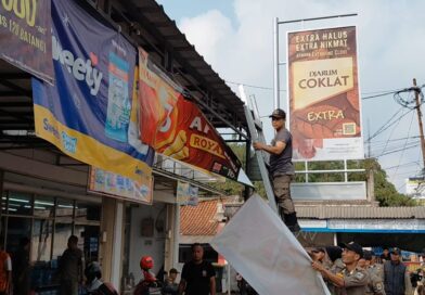 Satpol PP Pandeglang Tertibkan 100 Spanduk dan Reklame Rokok di Kawasan Tanpa Rokok Satpol PP Pandeglang Tertibkan 100 Spanduk dan Reklame Rokok di Kawasan Tanpa Rokok