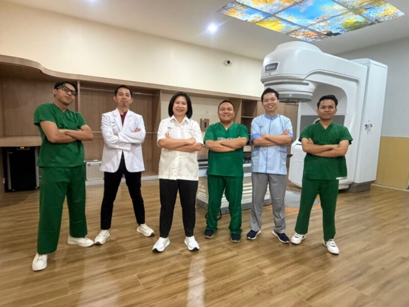 Behind the scenes para talent dalam proses pembuatan Music Video “One Primaya” yang berlangsung di Primaya Hospital Tangerang, Kelapa Gading, Makassar dan Betang Pambelum