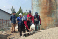 SIDAK:Tim Pengawasan dan Pengendalian Pajak Daerah Kabupaten Bekasi tengah melakukan sidak untuk penggunaan sumur air tanah PT Adhimix RMC Indonesia Plant Bekasi Timur di Jalan Inspeksi Kalimalang, Desa Sukadarma, Kecamatan Tambun Selatan pada Kamis (23/07/2026).