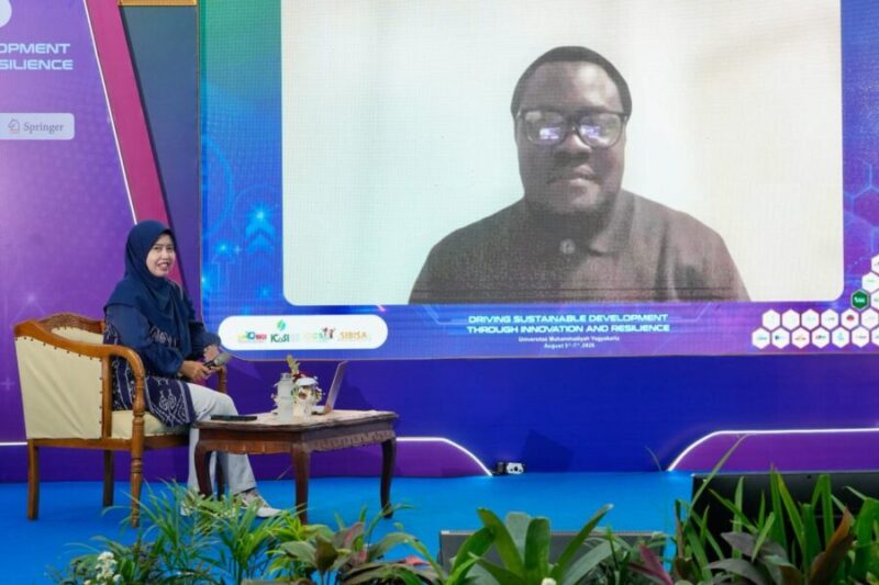 Foto keynote speeach UMYGrace 2026, Desmond Osaretin Oriakhogba, Ph.D., Associate Professor dari University of the Western Cape, Afrika Selatan