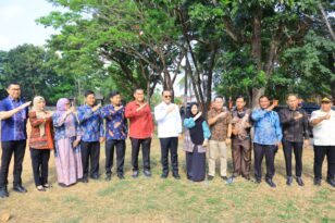 Sekda Sumsel Edward Candra Lepas Rombongan SRT 31 Palembang Menuju Sekolah Rakyat Permanen Oki Sekda Sumsel Edward Candra Lepas Rombongan SRT 31 Palembang Menuju Sekolah Rakyat Permanen Oki