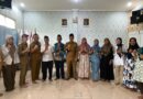 Kades Serahkan Buku Nikah Kepada Tujuh Pasangan Warga Sindangheula Usai Ikuti Program Isbat Nikah Kades Serahkan Buku Nikah Kepada Tujuh Pasangan Warga Sindangheula Usai Ikuti Program Isbat Nikah