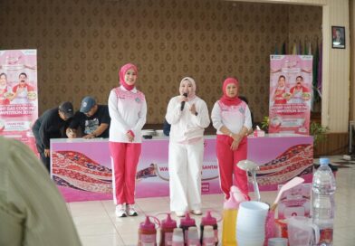 Lidyawati Cik Ujang Beri Semangat Peserta Lomba Masak: Masakan Lezat Cermin Cinta Keluarga Lidyawati Cik Ujang Beri Semangat Peserta Lomba Masak: Masakan Lezat Cermin Cinta Keluarga