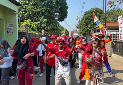 Senam Bersama Warga Gedongkiwo, Wawali Yogyakarta Serahkan Penghargaan bagi Pelajar Berprestasi