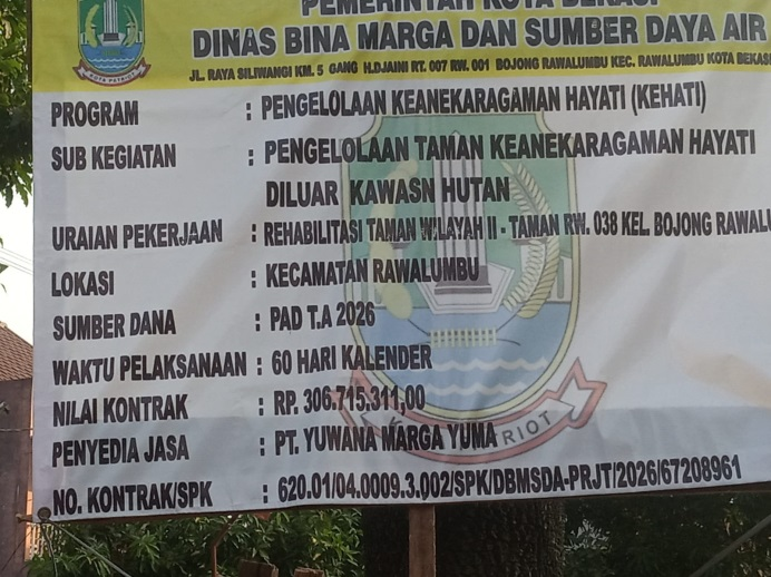 Plang Proyek rehabilitasi taman wilayah II, taman RW 38 kelurahan Bojong Rawalumbu oleh rekanan PT Yuwana Marga Yuma senilai 306.715.311