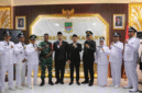 6 Penjabat (Pj) Kepala Desa di Kecamatan Sukakarya resmi dilantik dan diambil sumpahnya oleh Pelaksana Tugas (Plt) Camat Sukakarya, Bahrul Ulum pada Selasa (29/09/2026) di Aula Kantor Kecamatan Sukakarya.